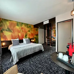 https://qualys-la-paix-hotel-contemporain.inbrittany.com