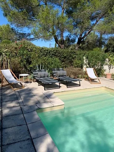 Maison Les Chenes Eygalieres  Bed & Breakfast